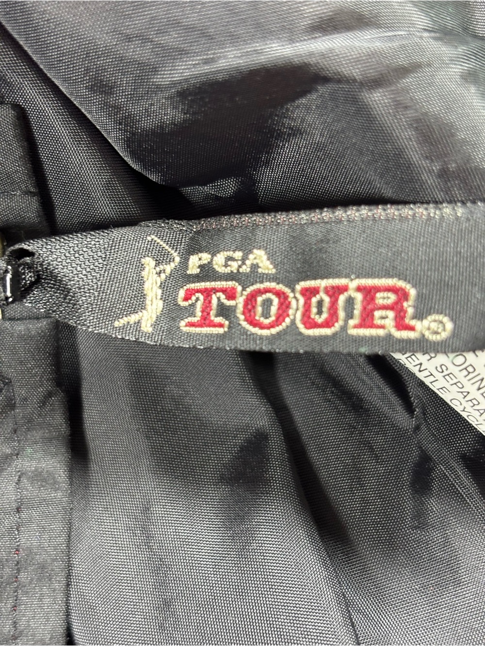 PGA TOUR XL Black & Red Convertible Windbreaker Jacket – Detachable Sleeves - Picture 10 of 12